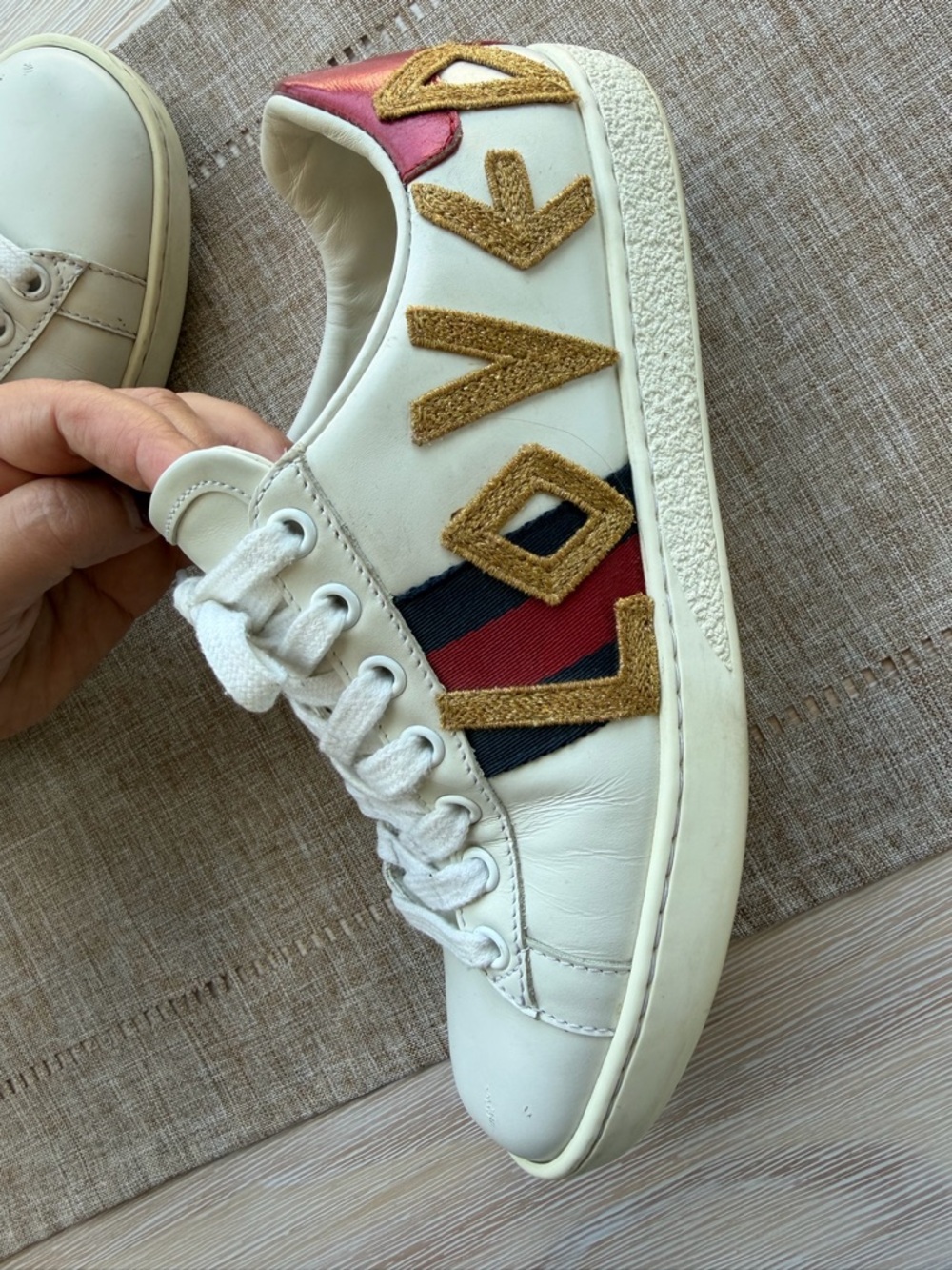 Gucci White Leather Low-Top Sneakers with Gold 'LOVE' Appliqué & Black-Red Web - Picture 6 of 8